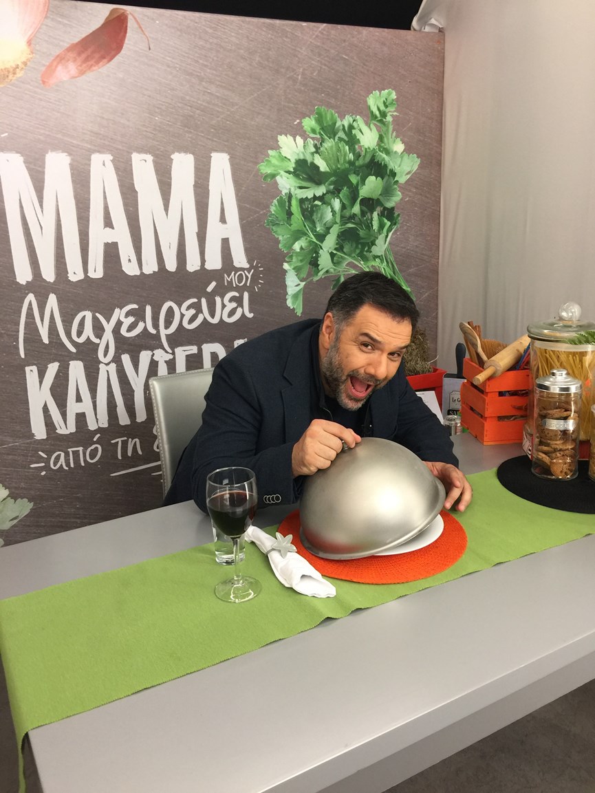 Ο Γρηγόρης Αρναούτογλου στην εκπομπή του ΑΝΤ1 "Η μαμά μου μαγειρεύει καλύτερα από τη δική σου"