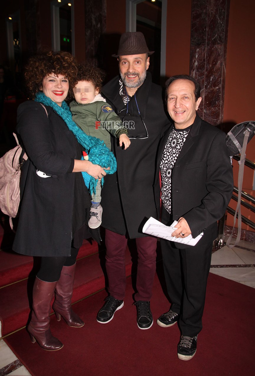 Ο Κωνσταντίνος Γιαννακόπουλος και η Κατερίνα Σαβράνη με το παιδί τους