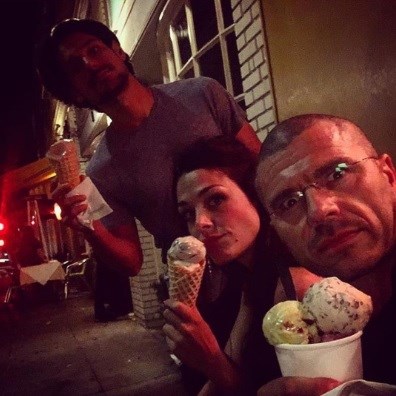 Ο Πάνος Βλάχος, η Ιωάννα Τριανταφυλλίδου και ο Χρήστος Βασιλόπουλος τρώνε παγωτό στην Αμερική