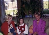 H Τζοβάννα Φραγκούλη στη συνάντηση ενός παιδιού με τη μυθική Πριγκίπισσα Diana στο Kensington Palace