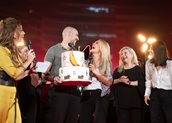 Ο CEO της Heaven Music, Σπύρος Σταμούλης και φίλοι της Νατάσας Θεοδωρίδου ευχήθηκαν στην ερμηνεύτρια Χρόνια Πολλά για τα γενέθλια της