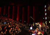 Η εκρηκτική Δέσποινα Βανδή ξεσήκωσε κυριολεκτικά το κοινό του ΡΥΘΜΟΥ 94.9 στο 7ο Exclusive Live Event του ΡΥΘΜΟΥ 94.9 «Πέφτει η νύχτα με... ΡΥΘΜΟ»