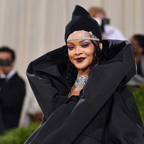 Rihanna: Το ύψος, η αμύθητη περιουσία και οι πλαστικές που κατάφερε να κρύψει μέχρι και σήμερα