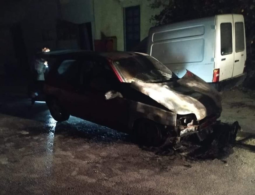 Εξερράγη βόμβα σε αυτοκίνητο Έλληνα δημοσιογράφου έξω από στούντιο τηλεοπτικού σταθμού 
