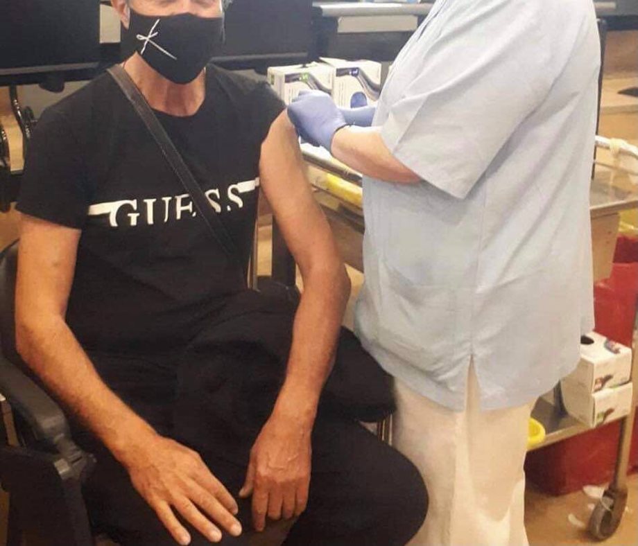 Γνωστός Έλληνας ηθοποιός έκανε το εμβόλιο κατά του κορονοϊού και δημοσίευσε φωτογραφία στο Instagram 