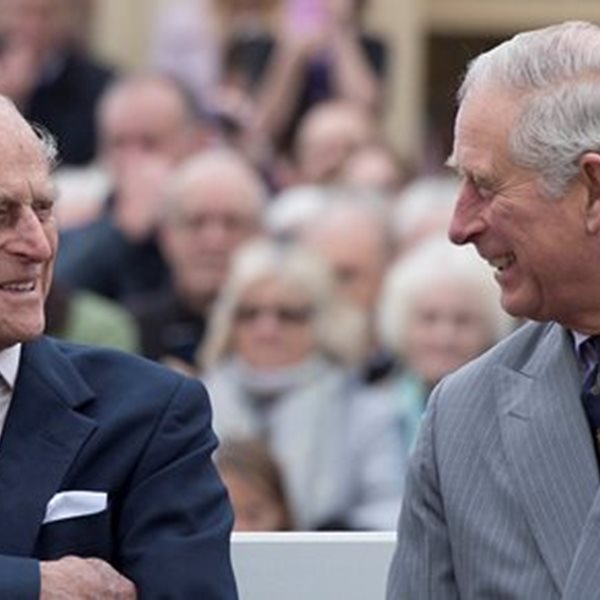 Πρίγκιπας Κάρολος: Οι φωτογραφίες με τον Πρίγκιπα Φίλιππο που σήμερα θα γιόρταζε 100 χρόνια ζωής
