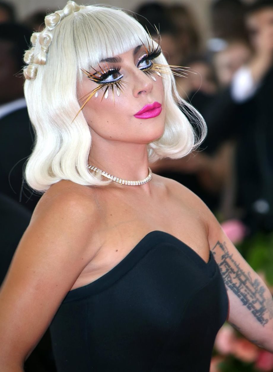 Lady Gaga: Έπεσε από τη σκηνή σε συναυλία της – Σοκαριστικό βίντεο