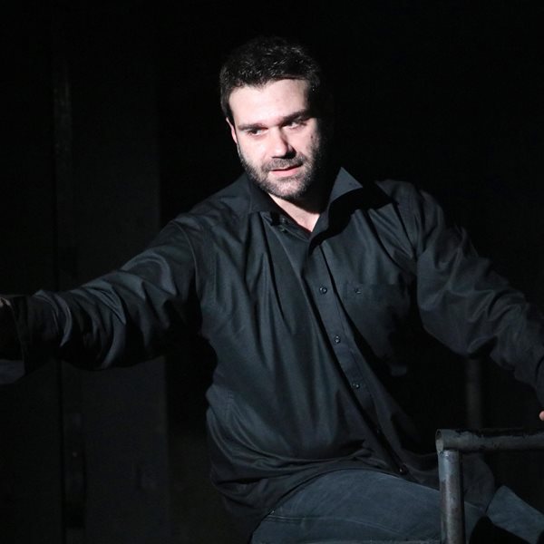 Τάσος Ιορδανίδης: Πιο αποκαλυπτικός από ποτέ στη σκηνή του θεάτρου 