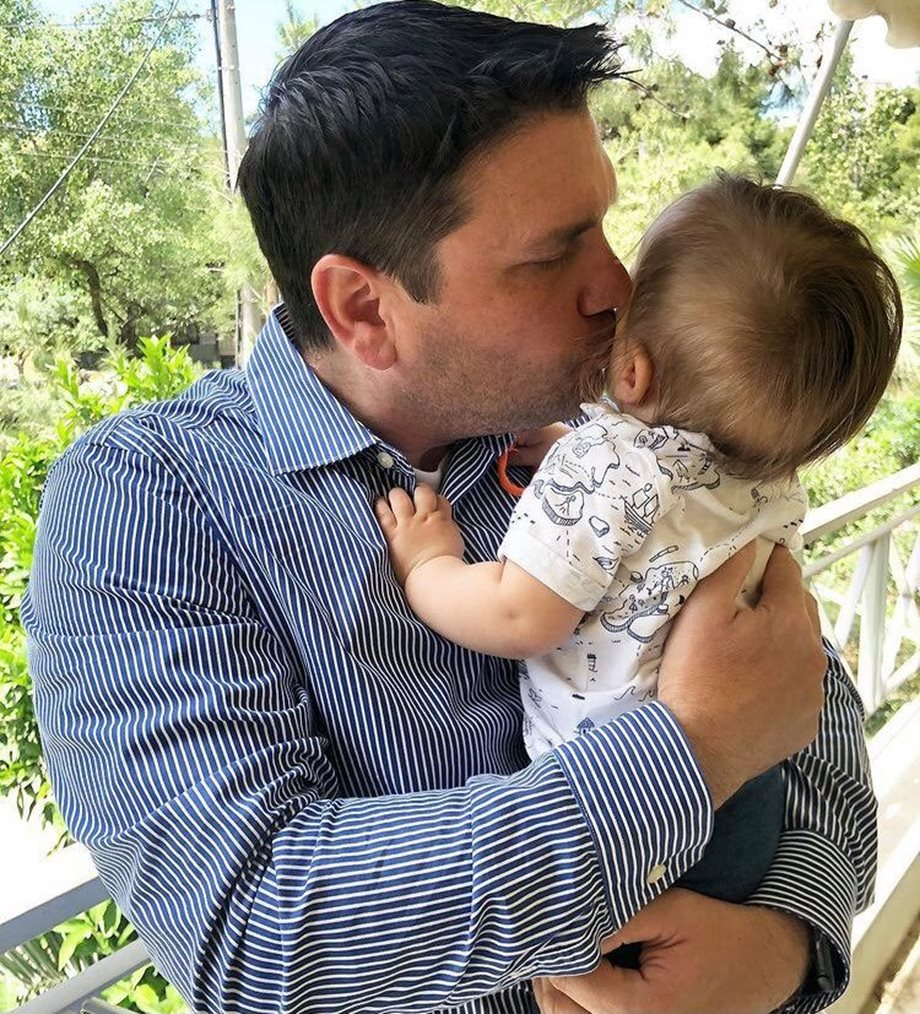 Ντίνος Σιωμόπουλος: Βάφτισε τον γιο του λίγο πριν γίνει πατέρας για δεύτερη φορά!