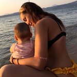 Πωλίνα Φιλίππου: Δημοσίευσε φωτογραφία από την στιγμή που ταΐζει την οχτώ μηνών κόρη της
