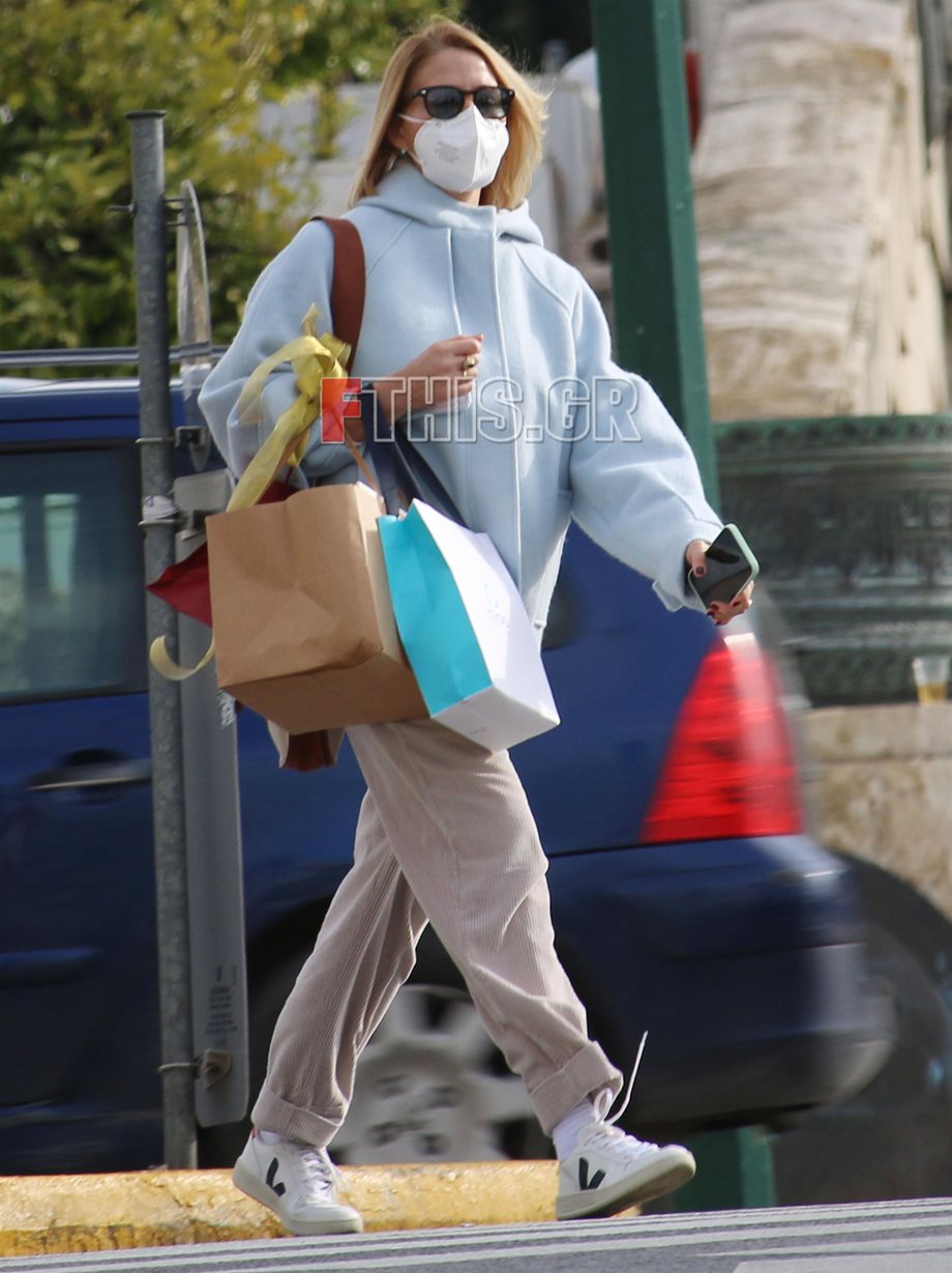 Paparazzi! Τζένη Μπαλατσινού: Βόλτα για ψώνια στο κέντρο της Αθήνας 