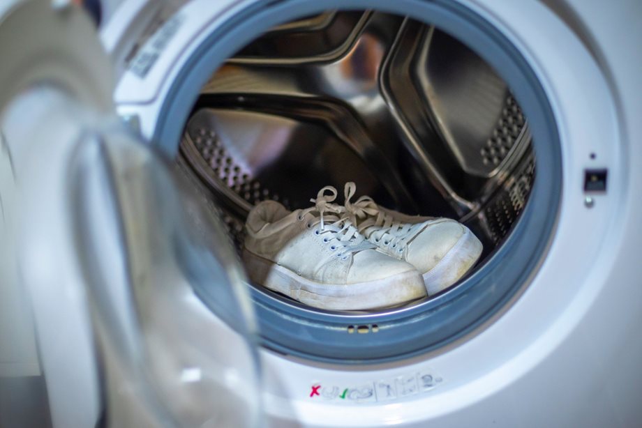 4 Τρόποι για να καθαρίσεις τα λευκά αθλητικά σου παπούτσια και να γίνουν σα καινούργια!