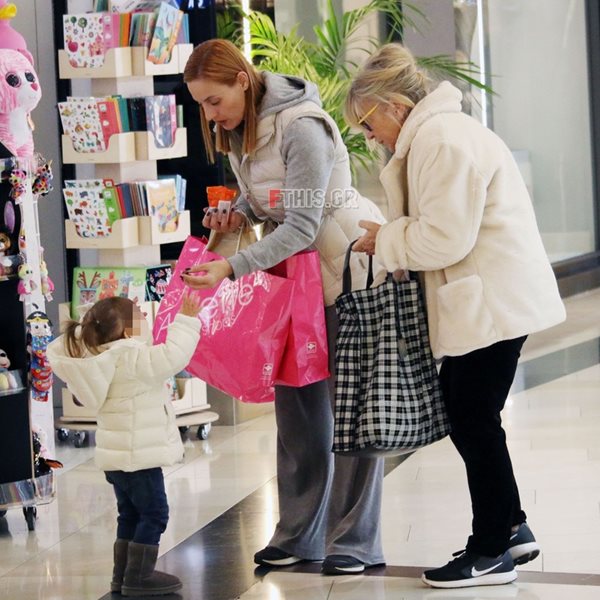 Paparazzi! Ελεονώρα Μελέτη: Χαλαρή έξοδος για ψώνια με την μητέρα της και την κόρη της