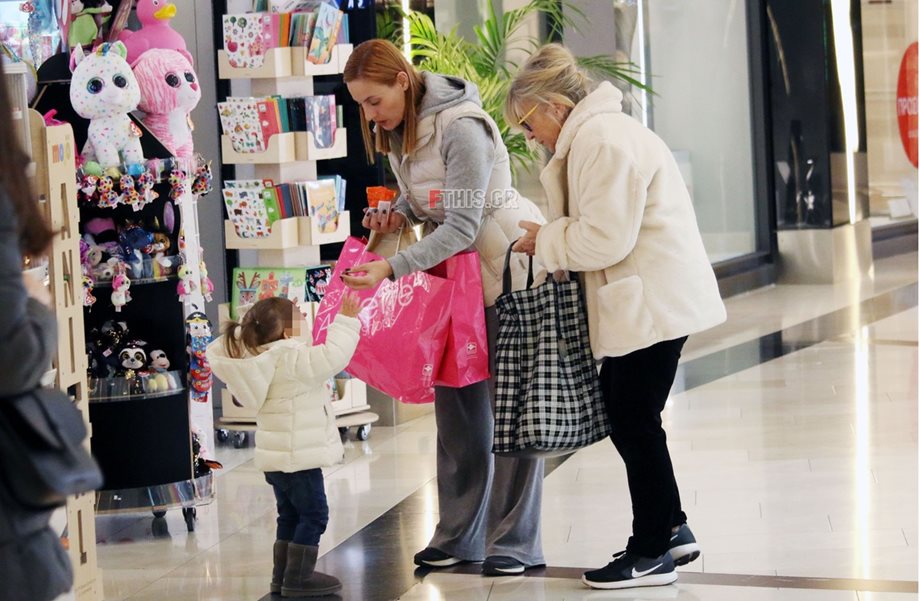 Paparazzi! Ελεονώρα Μελέτη: Χαλαρή έξοδος για ψώνια με την μητέρα της και την κόρη της