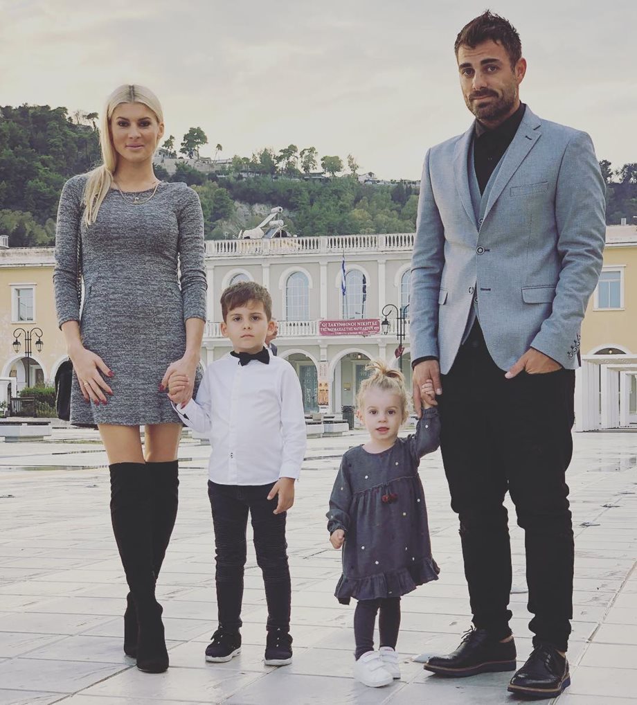 Στέλιος Χανταμπάκης-Όλγα Πηλιάκη: Βραδινή έξοδος με τα παιδιά τους