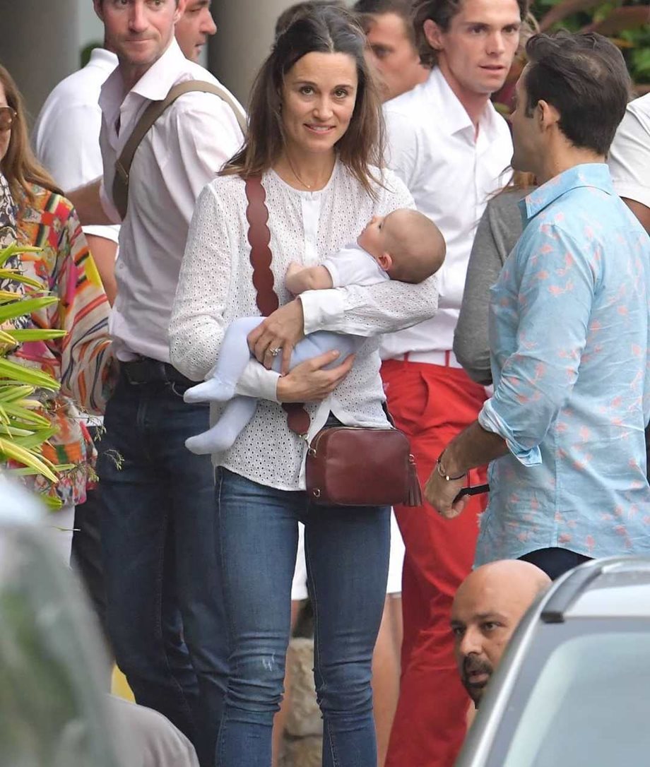 Pippa Middleton: Δείτε την να ποζάρει με μπικίνι δέκα εβδομάδες μετά την γέννηση του γιου της
