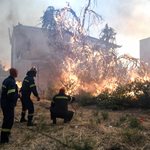 Θρίλερ στην Εύβοια: Ηλικιωμένος δεν εγκαταλείπει το σπίτι του παρά τις προειδοποιήσεις της Πυροσβεστικής