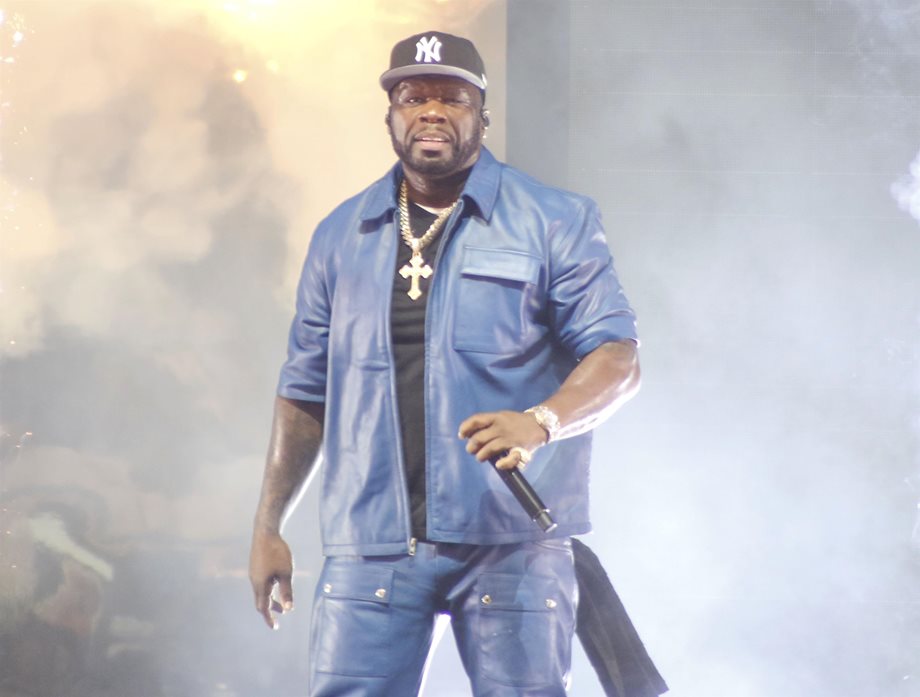 Εκτός εαυτού ο 50 Cent! Πέταξε με δύναμη το μικρόφωνο σε συναυλία & τραυμάτισε σοβαρά θαυμάστρια