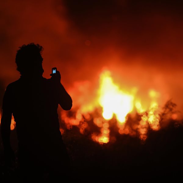 Φωτιές: Μήνυμα από το 112 για εκκένωση της Μαλακάσας