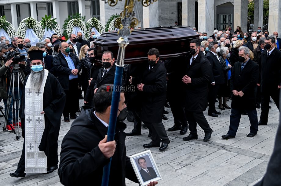 Δημήτρης Τσοβόλας: Θλίψη στην κηδεία του πρώην υπουργού 