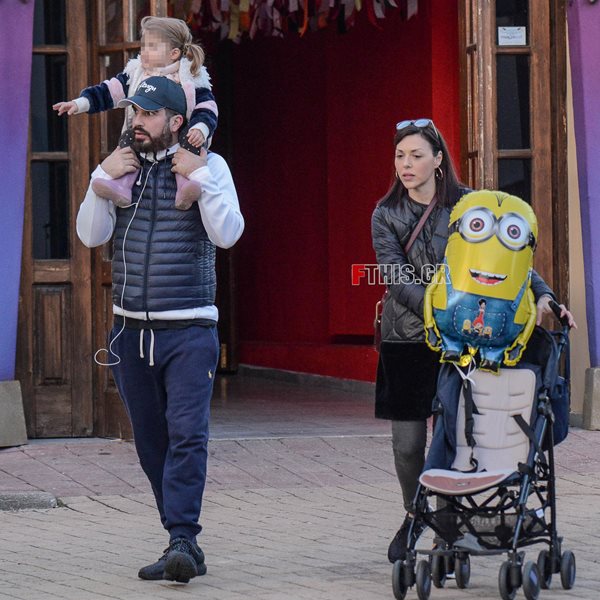 Paparazzi! Σίσσυ Φειδά - Γιώργος Ανδρίτσος: Οικογενειακή βόλτα με την κόρη τους Διώνη