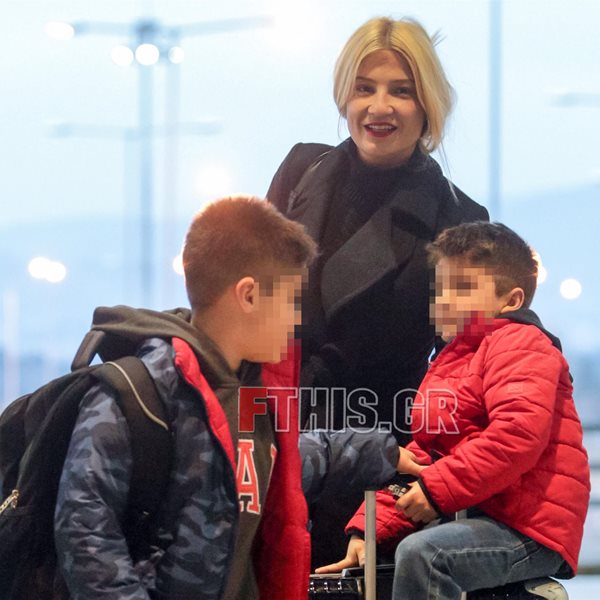 Φαίη Σκορδά: Ταξίδι αστραπή με τους γιούς της!