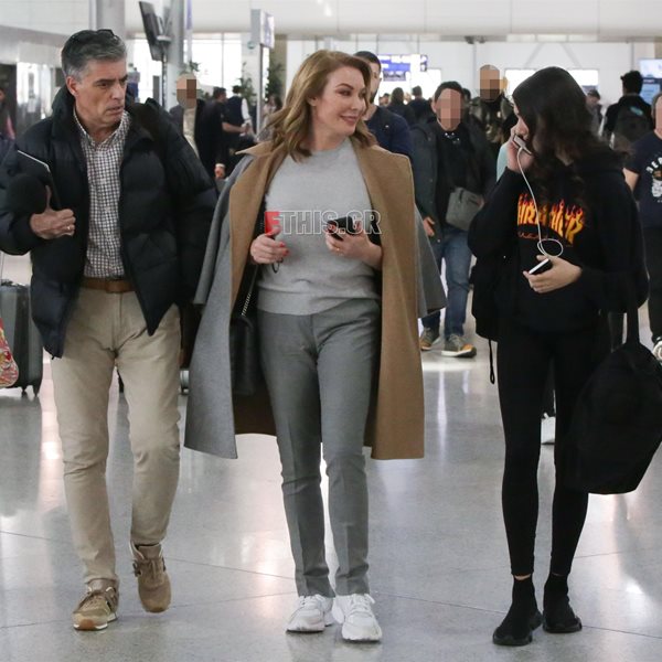 Τατιάνα Στεφανίδου – Νίκος Ευαγγελάτος: Στο αεροδρόμιο με την κόρη τους, Λυδία!