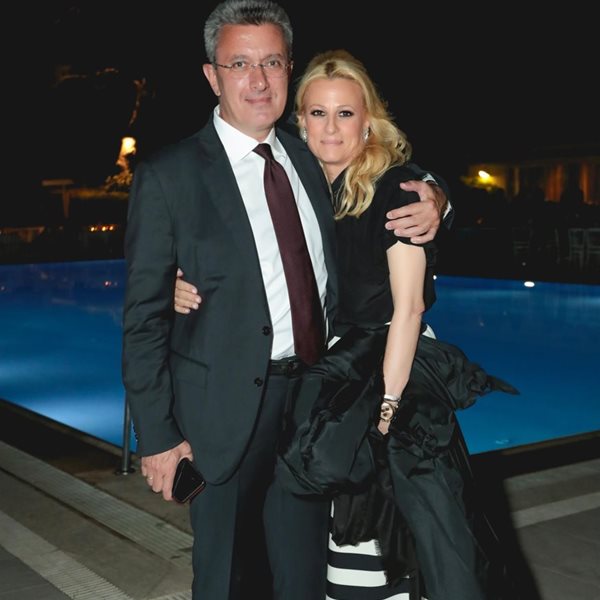 Νίκος Χατζηνικολάου: Η τρυφερή φωτογραφία στο Instagram με τη σύζυγό του για τα Χριστούγεννα