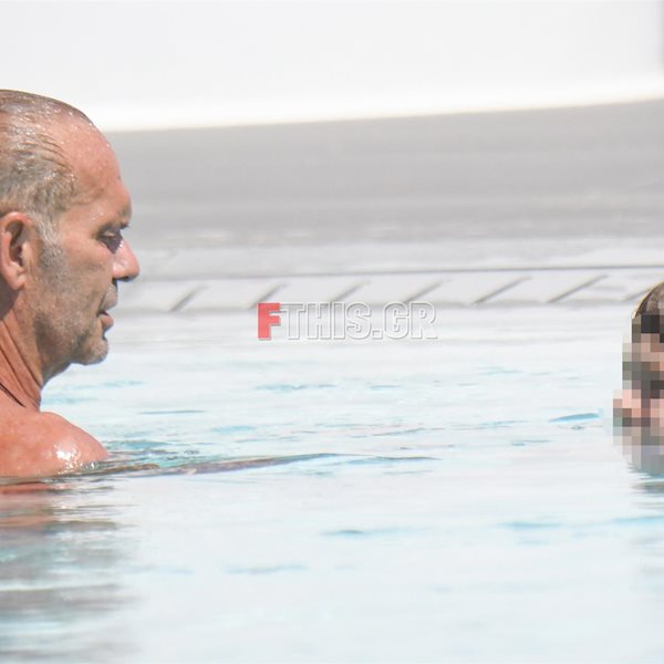 Paparazzi! Πέτρος Κωστόπουλος: Με τον γιο του, Μάξιμο για μπάνιο στη Μύκονο