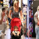 Paparazzi! Σία Κοσιώνη: Για ψώνια με τον 2 ετών γιο της, Δήμο 