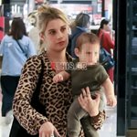 Paparazzi! Η Τζένη Θεωνά για ψώνια με τον 7 μηνών γιο της