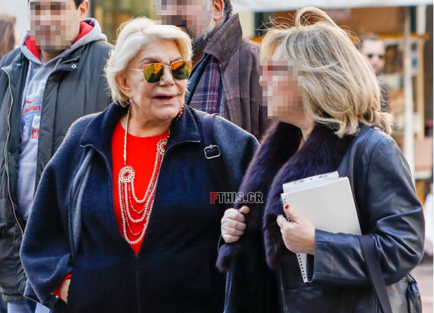 Paparazzi! Μαρινέλλα: Χαλαρή έξοδος στο κέντρο της Αθήνας 