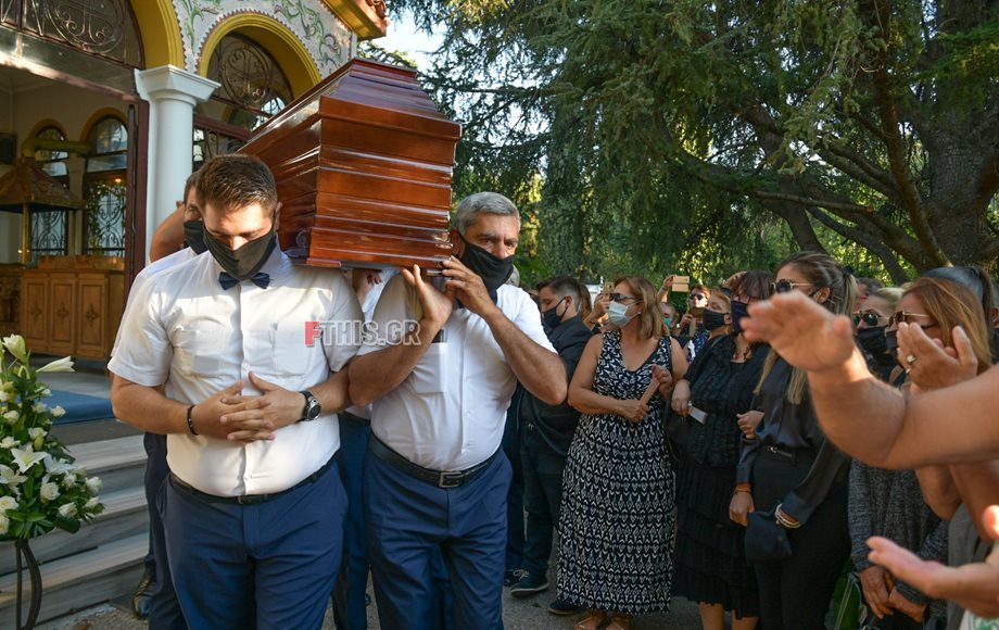 Κηδεία Γιάννη Πουλόπουλου: Σε κλίμα οδύνης το τελευταίο αντίο (Φωτογραφίες)