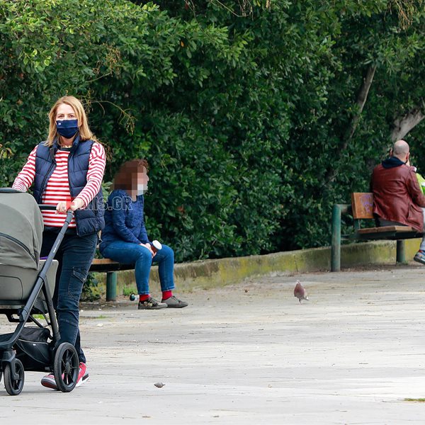Paparazzi! Τζένη Μπαλατσινού – Βασίλης Κικίλιας: Βόλτα με τον δυο μηνών γιο τους στον Εθνικό Κήπο