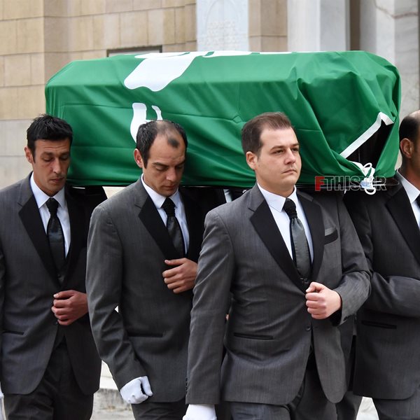 Το τελευταίο “αντίο” στον Θανάση Γιαννακόπουλο: Δείτε φωτογραφίες από την κηδεία 