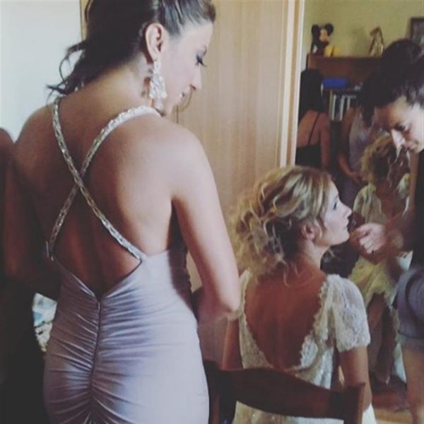 H Eλληνίδα celebrity μετά τον γάμο της, έντυσε νύφη την κολλητή της!