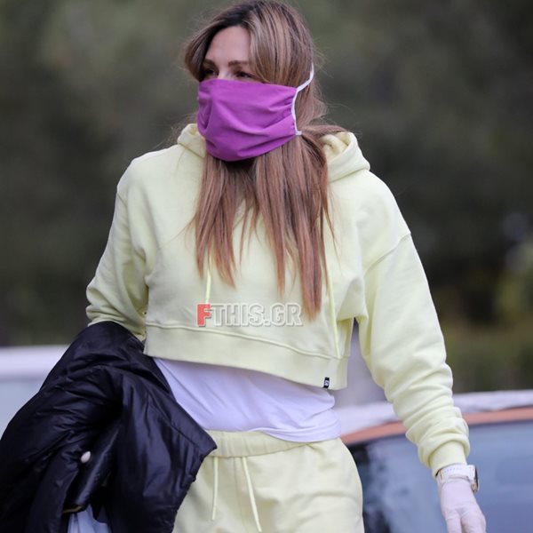Ελένη Πετρουλάκη: Με μάσκα και γάντια για ψώνια εν μέσω καραντίνας