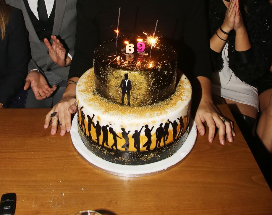 Λαμπερά γενέθλια με τούρτα-υπερπαραγωγή! Φωτογραφίες