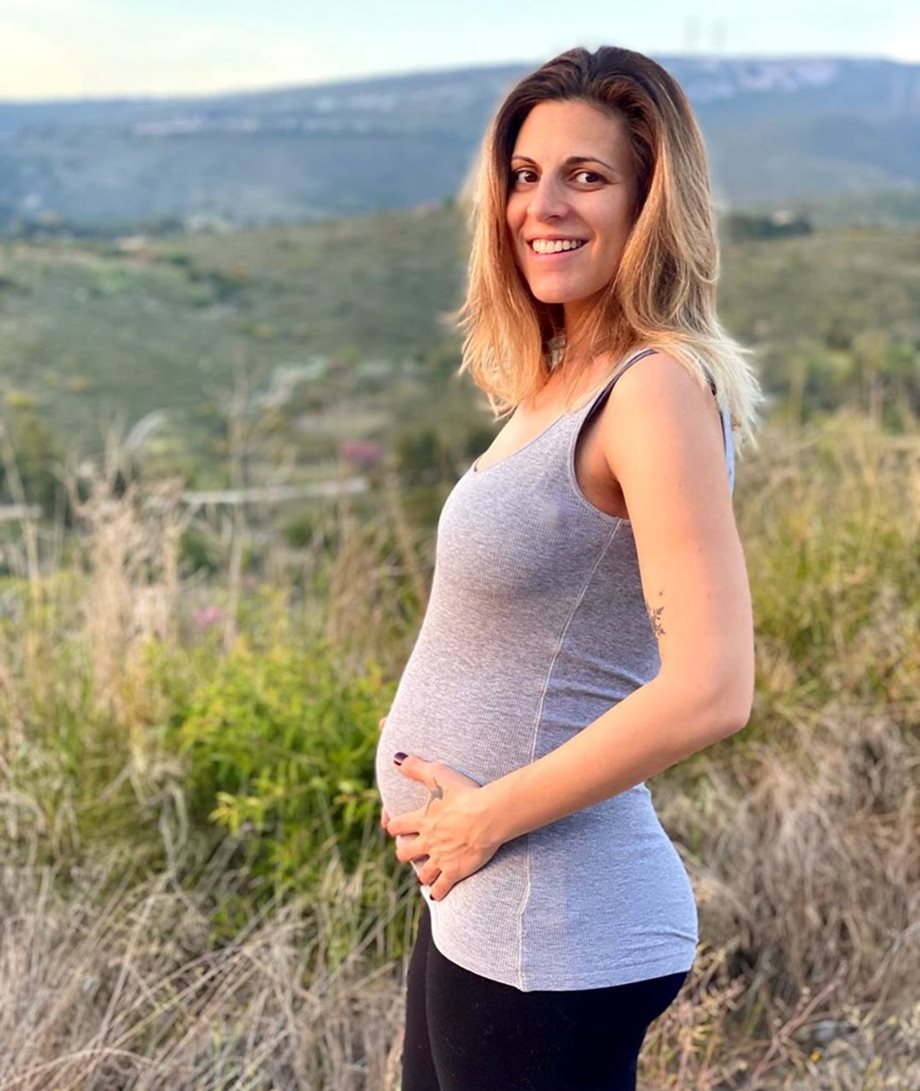 Αντζέλικα Ντάσκ: Δείτε τη να ποζάρει με τον σύζυγό της  λίγες μέρες πριν φέρει στον κόσμο το πρώτο της παιδί