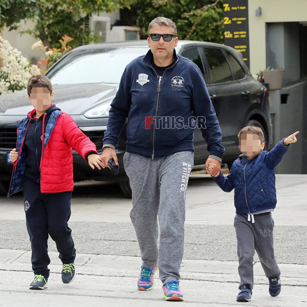 Paparazzi: Ο Γιώργος Λιάγκας σε νέα έξοδο με τους γιους του!