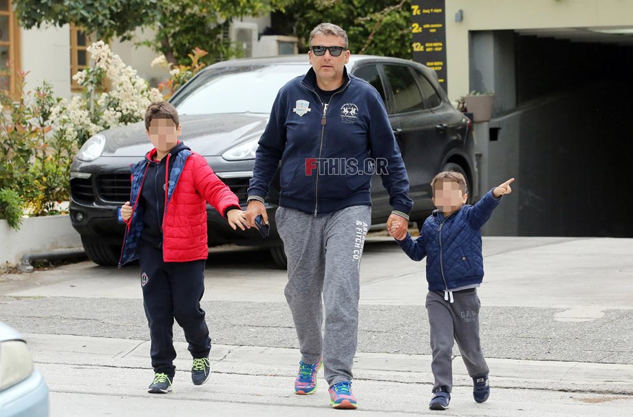 Paparazzi: Ο Γιώργος Λιάγκας σε νέα έξοδο με τους γιους του!