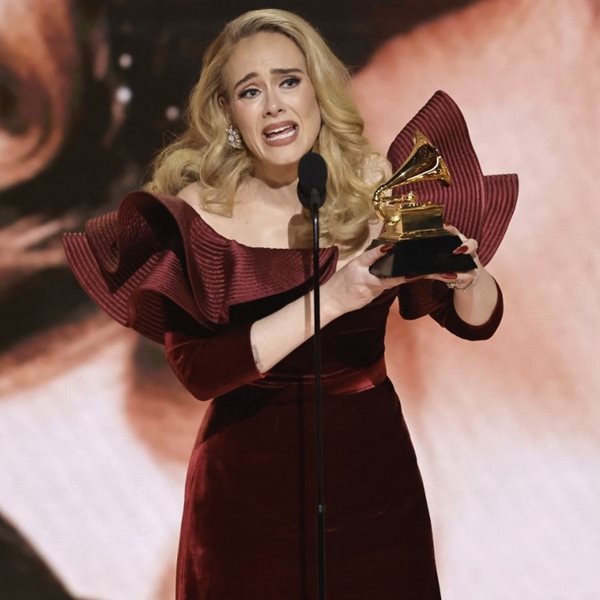 Adele: Κλαίει κρυφά πριν και μετά από κάθε συναυλία της