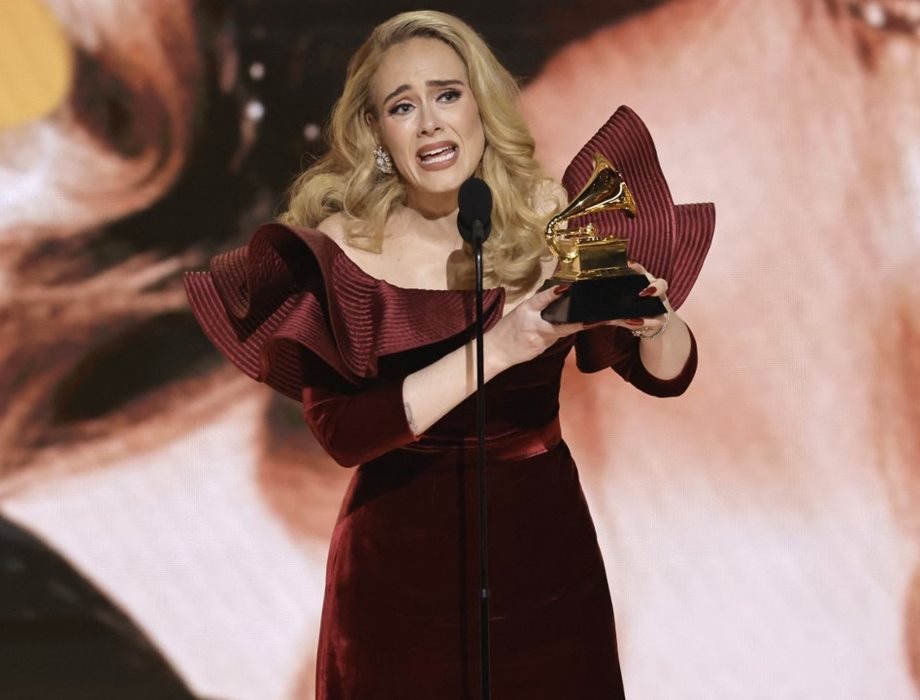 Adele: Κλαίει κρυφά πριν και μετά από κάθε συναυλία της