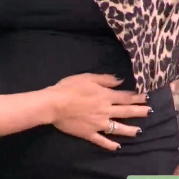 Η Ελληνίδα τραγουδίστρια μας δείχνει on camera τη φουσκωμένη της κοιλίτσα στον 7ο μήνα της εγκυμοσύνης της