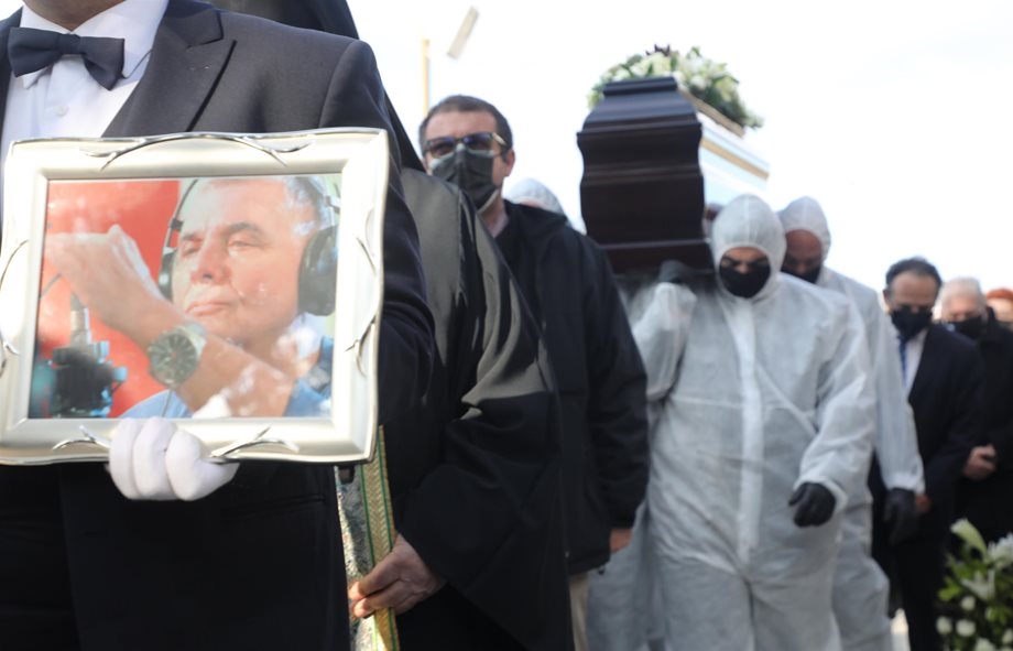 Γιώργος Τράγκας: Θλίψη στην κηδεία του δημοσιογράφου (φωτογραφίες)