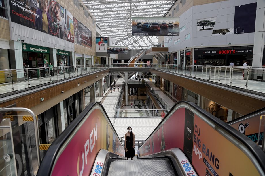 Κορονοϊός: "Όχι" από τους ειδικούς στο άνοιγμα Mall και Κέντρων Αισθητικής από Δευτέρα