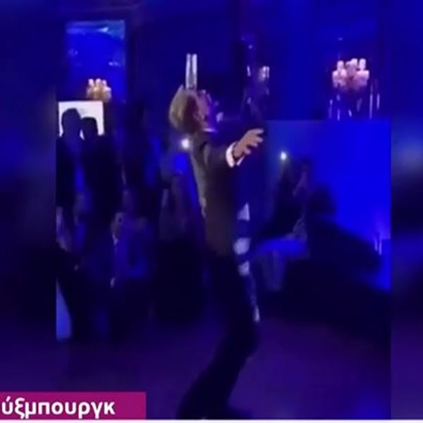 Παύλος Γλύξμπουργκ: Το βίντεο που χορεύει ζεϊμπέκικο σε live της Δέσποινα Βανδή 5 ημέρες μετά την κηδεία της Ελισάβετ