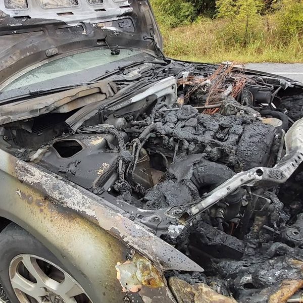 Παναγιώτης Ψωμιάδης: Στις φλόγες το αυτοκίνητο του την ώρα που οδηγούσε (φωτογραφίες)