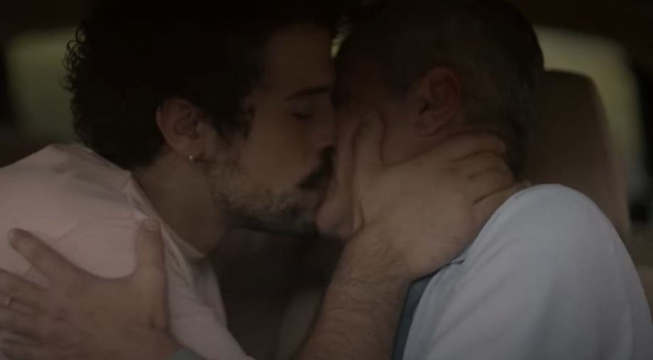 Μάριος Αθανασίου: Η αιχμηρή ανάρτηση μετά τα σχόλια για το φιλί με τον συμπρωταγωνιστή του