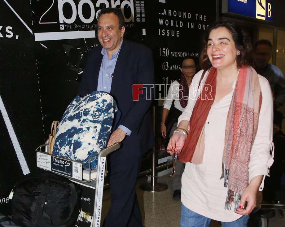 Paparazzi! Γωγώ Μπρέμπου: Στο αεροδρόμιο με τον σύντροφό της, Χρήστο Χωμενίδη! 
